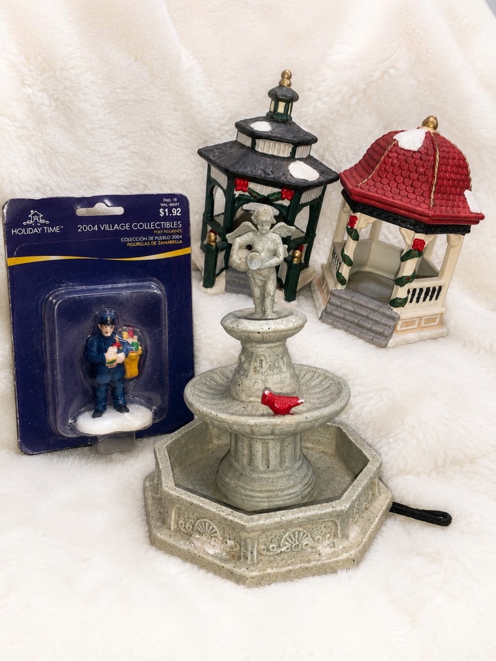 Holiday Time 2004 Village Collectibles Christmas Village Lot Gazebos Fountain